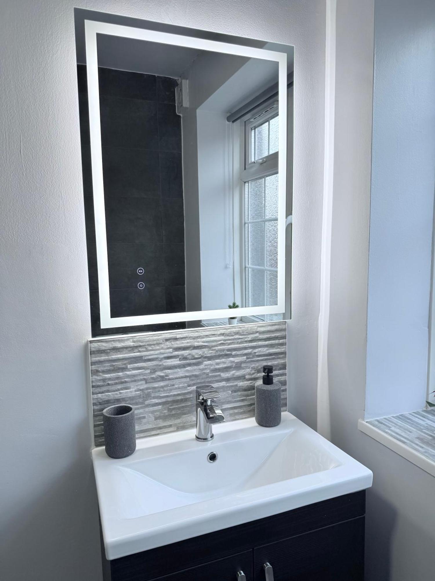 Staylondon - Sleeps 6 With Free Parking - Tourist, Concerts & Matches Экстерьер фото